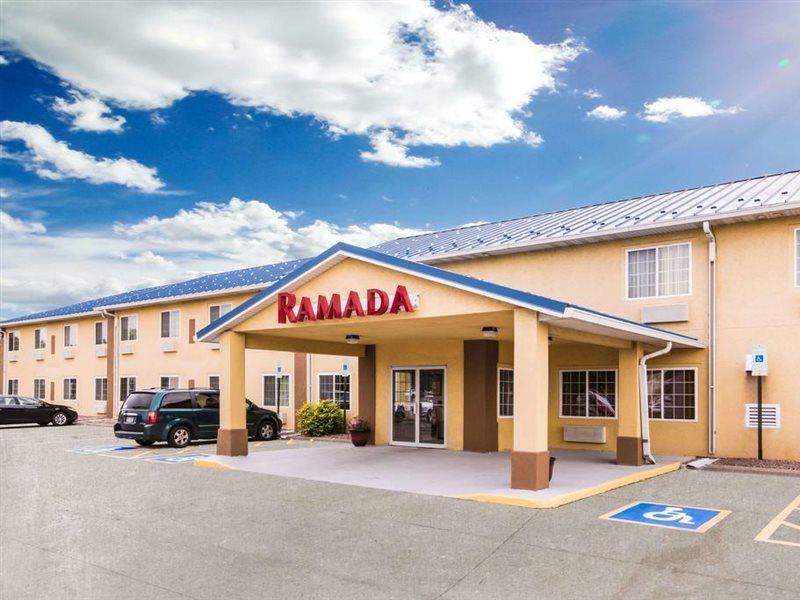 Ramada By Wyndham Sioux Falls Exterior photo