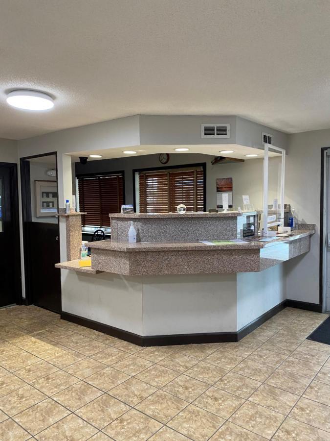 Ramada By Wyndham Sioux Falls Exterior photo