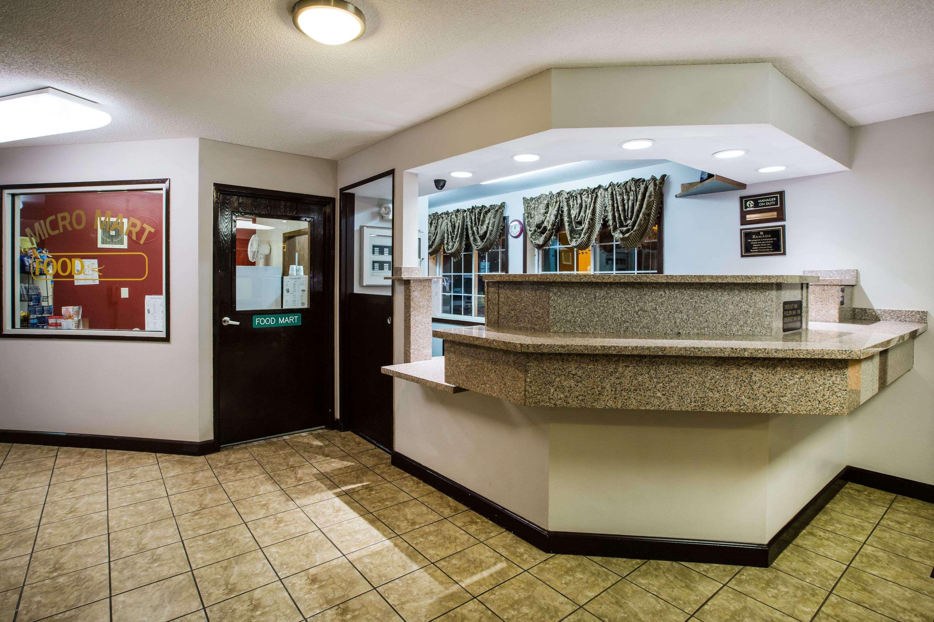 Ramada By Wyndham Sioux Falls Exterior photo