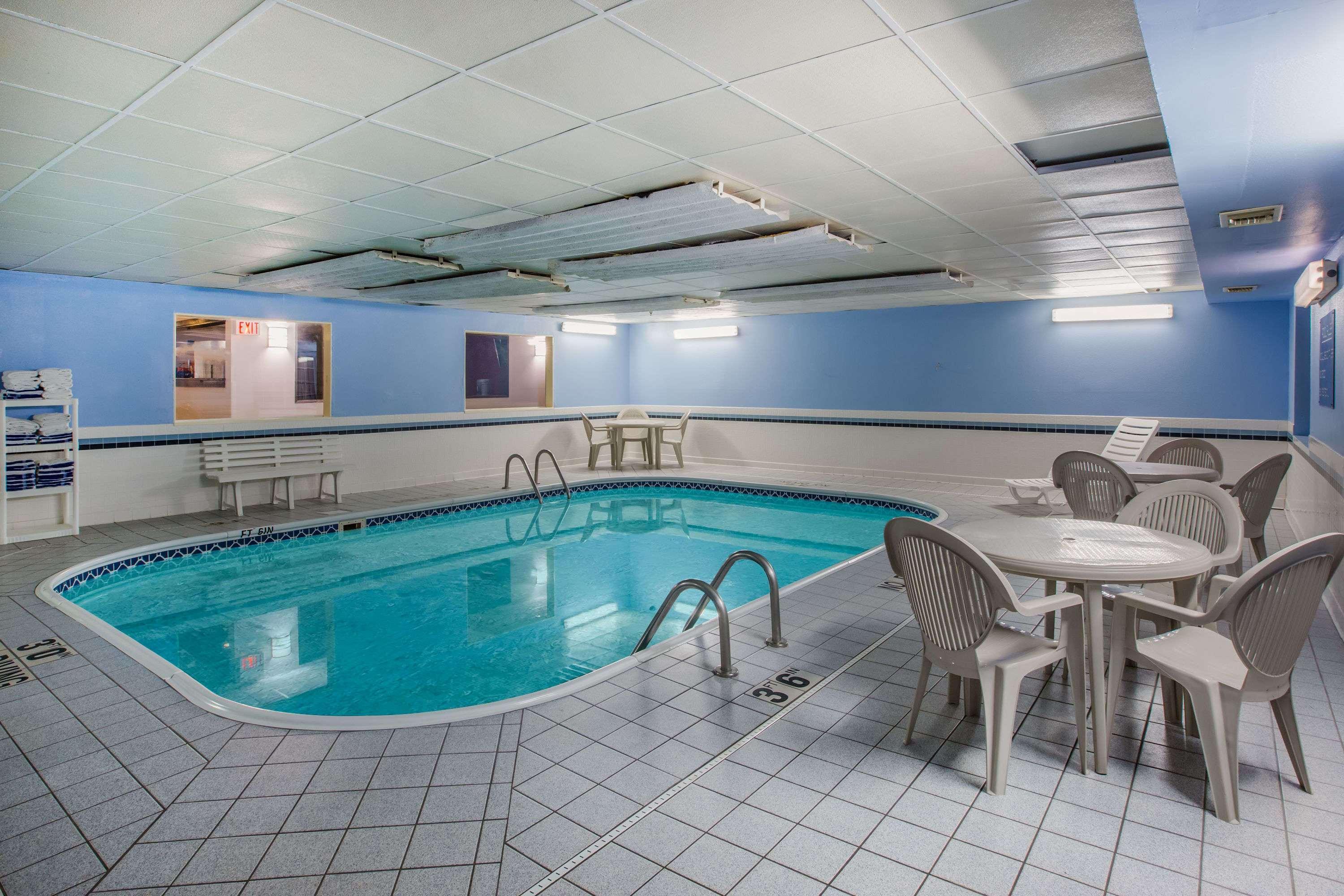 Ramada By Wyndham Sioux Falls Exterior photo