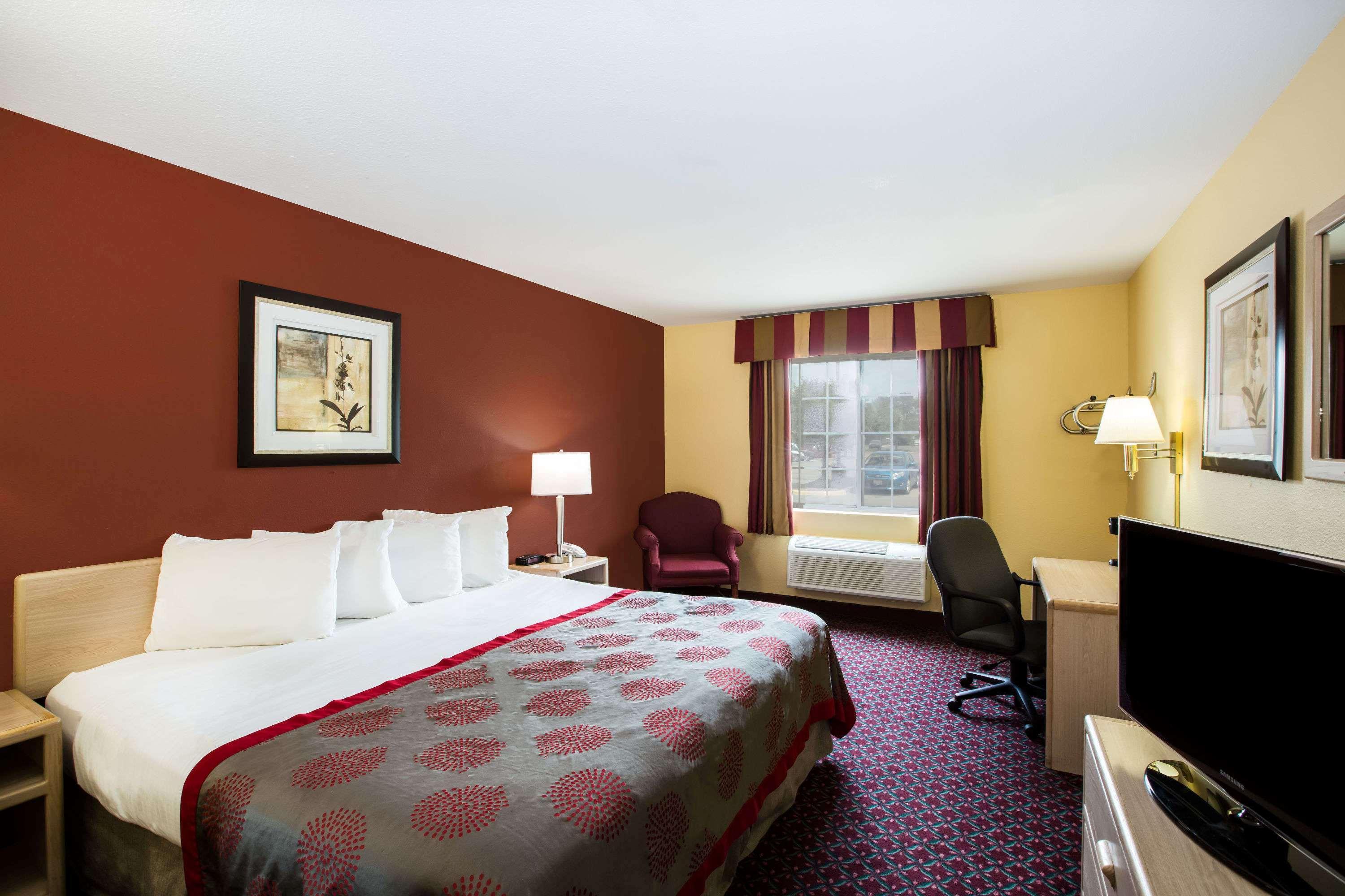 Ramada By Wyndham Sioux Falls Exterior photo