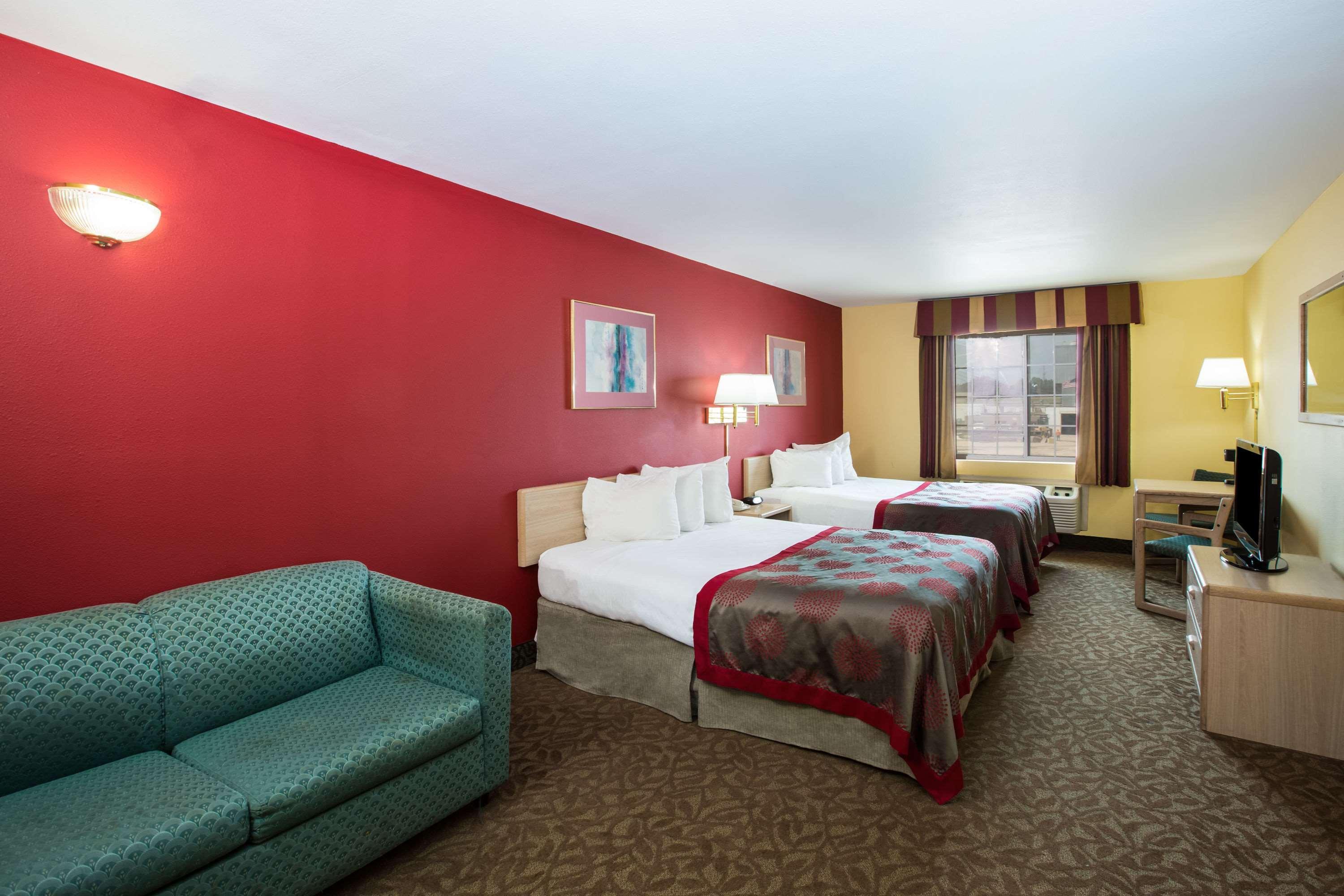 Ramada By Wyndham Sioux Falls Exterior photo