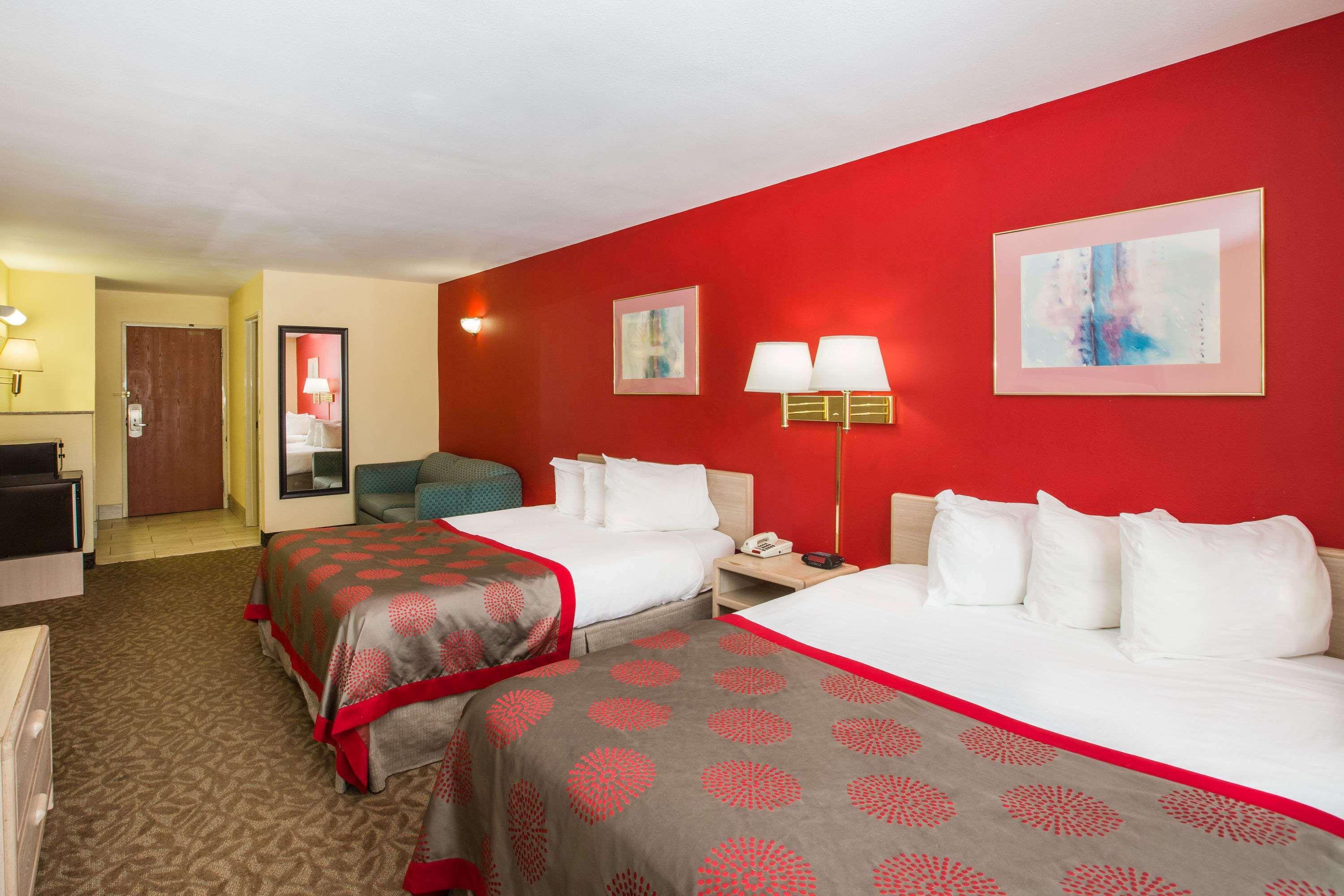Ramada By Wyndham Sioux Falls Exterior photo