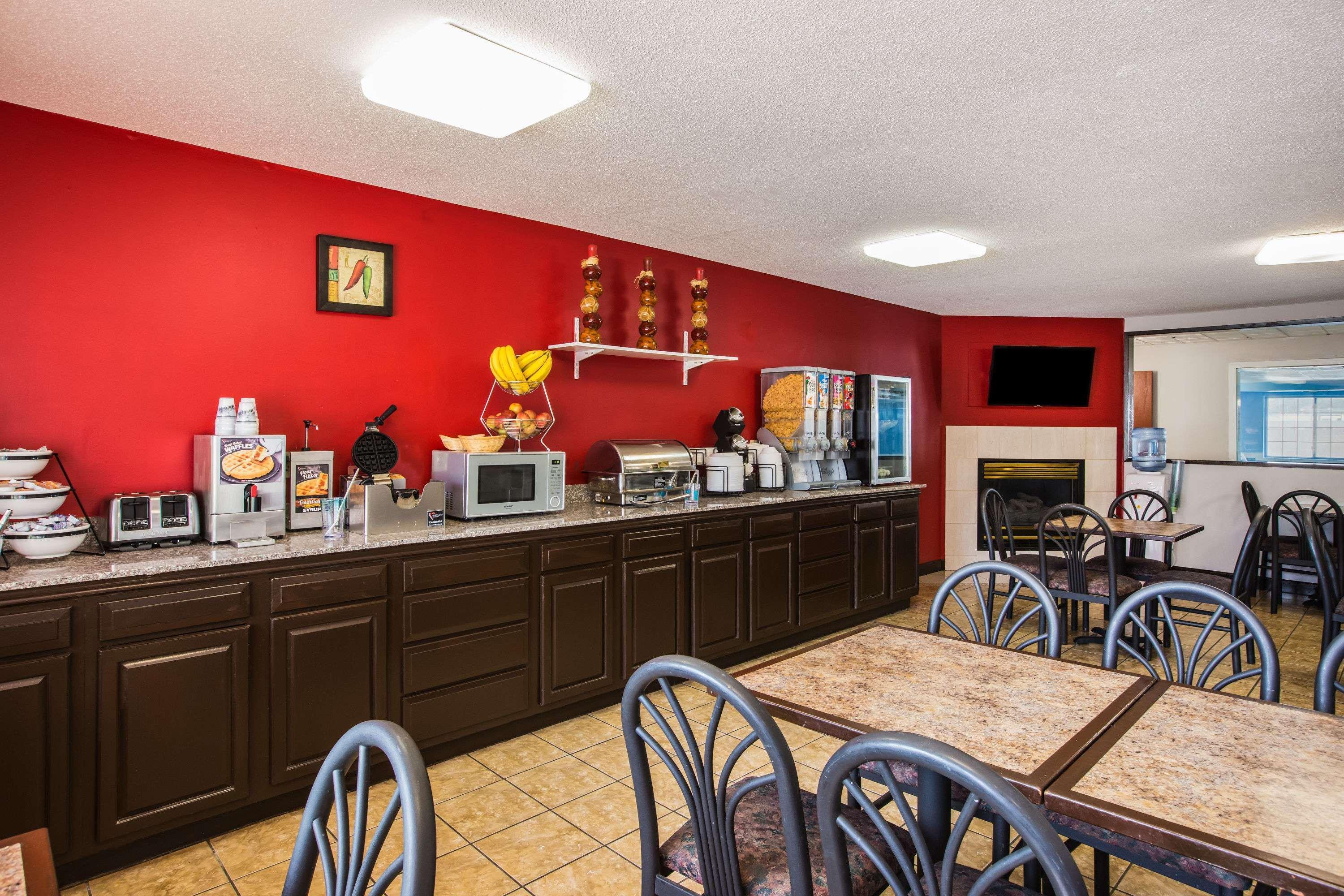 Ramada By Wyndham Sioux Falls Exterior photo