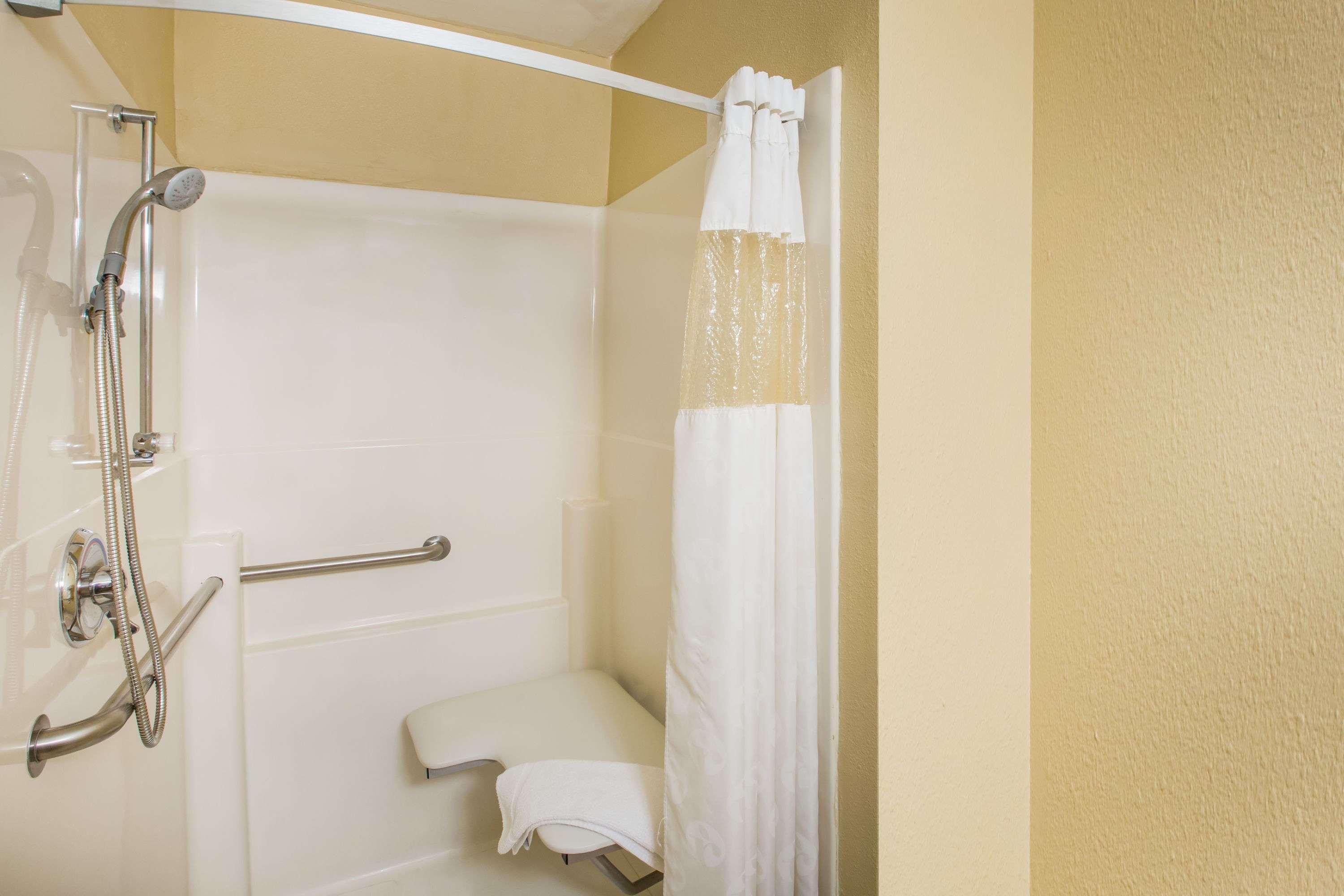 Ramada By Wyndham Sioux Falls Exterior photo