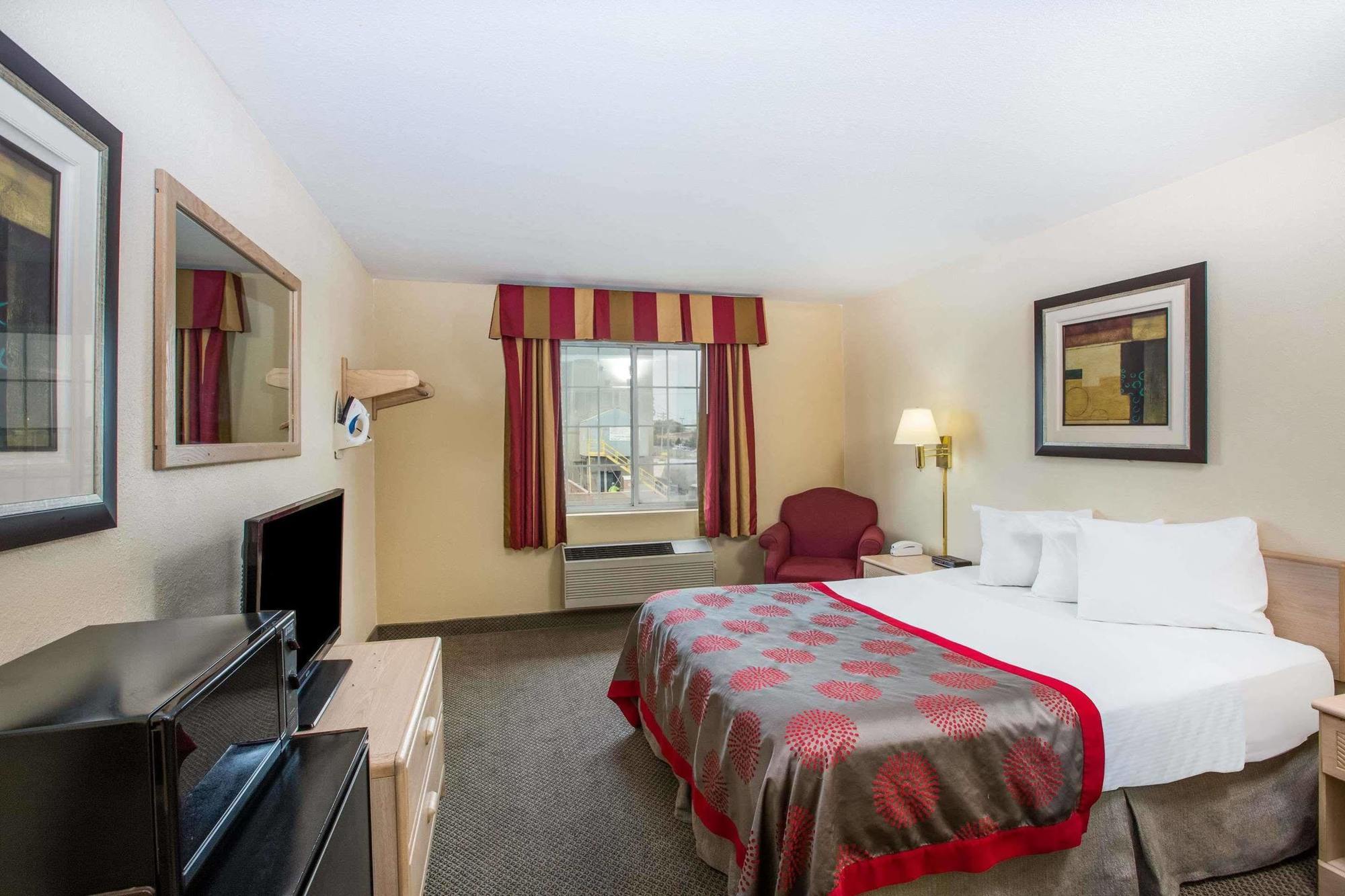 Ramada By Wyndham Sioux Falls Exterior photo