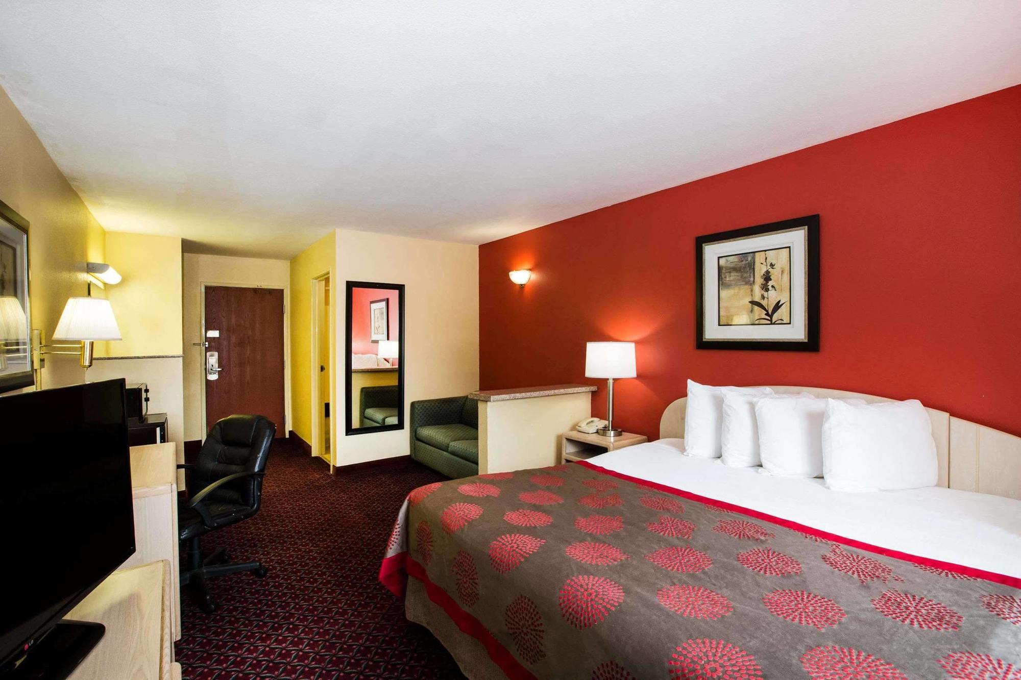 Ramada By Wyndham Sioux Falls Exterior photo